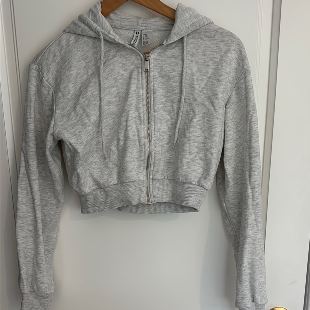 H&M Gray Cropped Fitted Hoodie